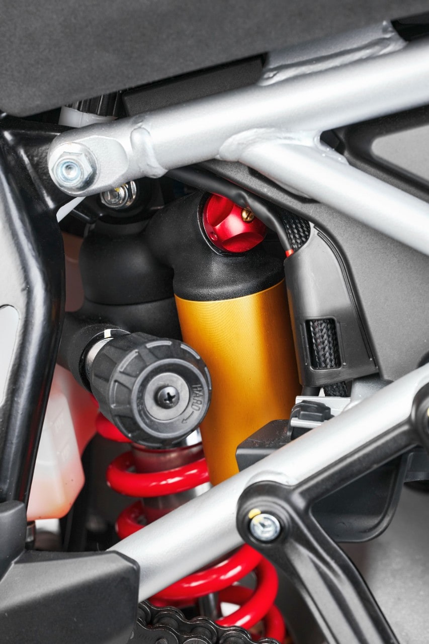 Test ANTEPRIMA - MV Agusta LXP Orioli: lucida follia +VIDEO+